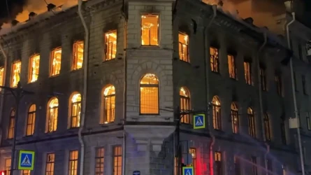 В Санкт-Петербурге загорелся исторический особняк XVIII века