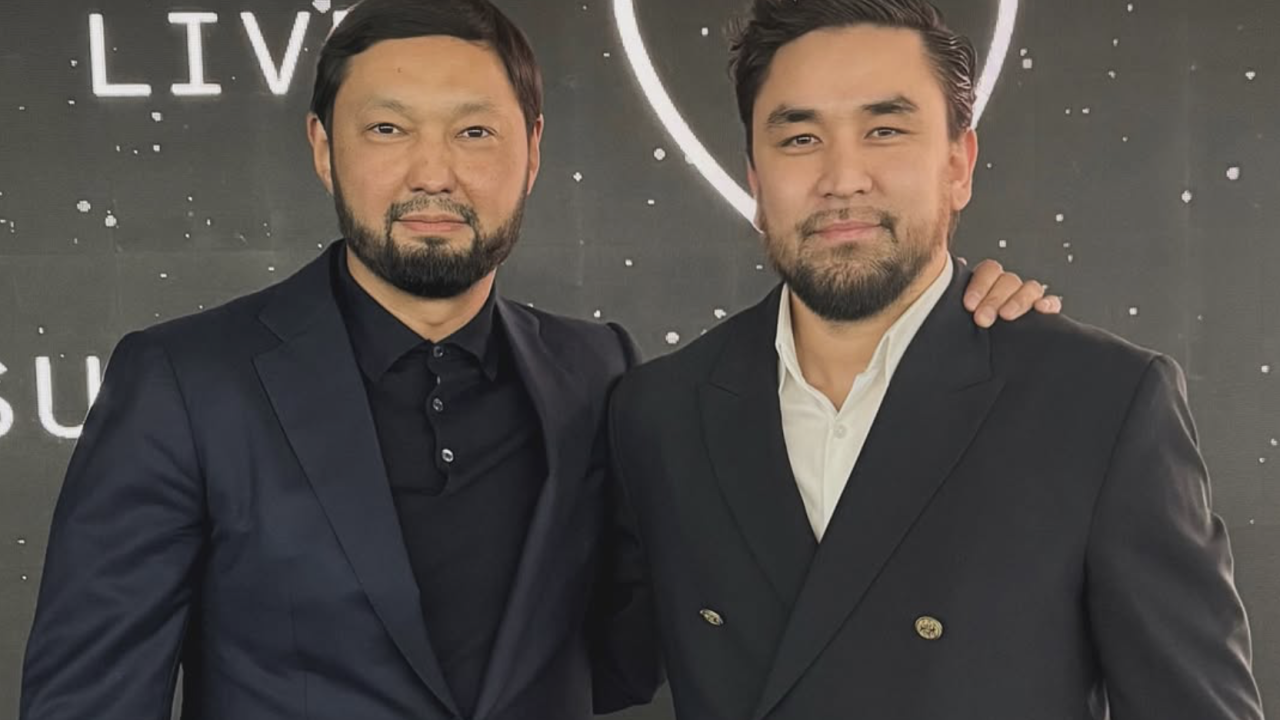 Танымал әнші Әмреге Кеңес Рақышев көлік сыйлады