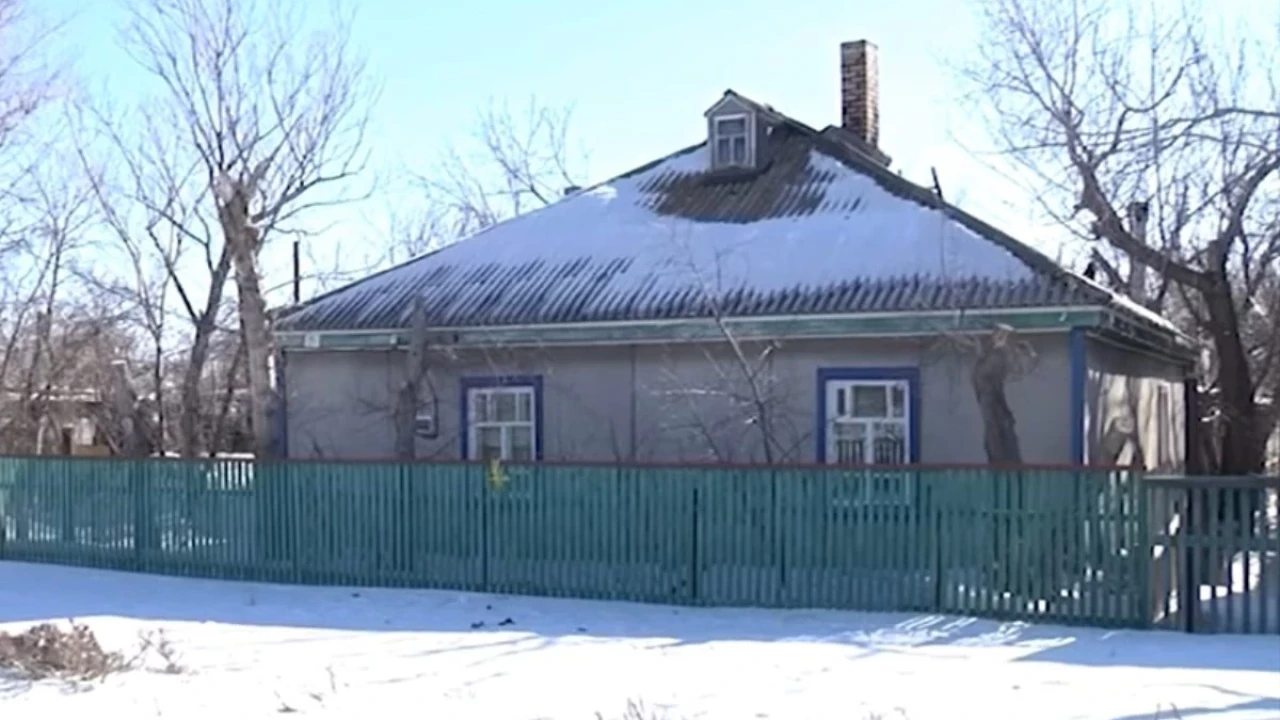 Павлодарда анасының мәйітімен бір үйде тұрған 6 жастағы қыз балалар үйіне жіберіледі