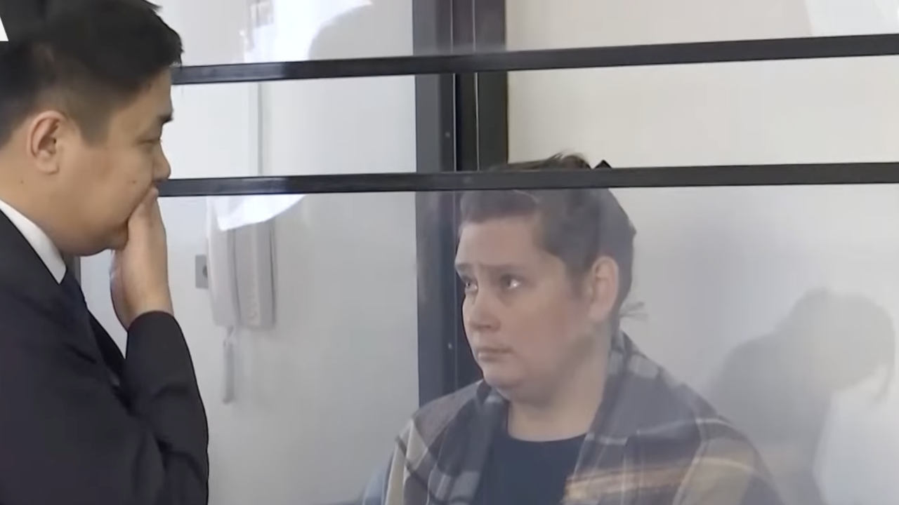 «Балам екеумізді қорғадым»: Ақтөбеде күйеуін өлтірген әйел амнистиямен бостандыққа шықты