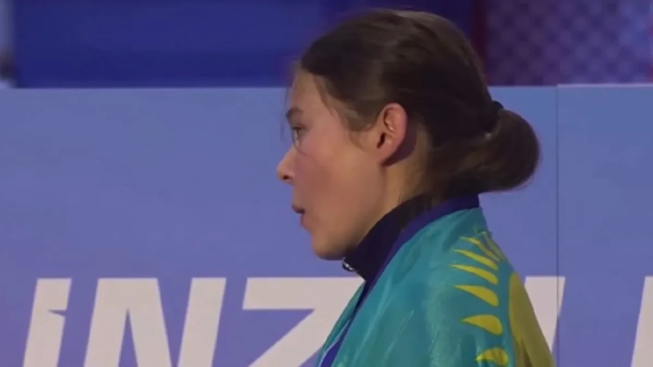 Германиядағы әлемдік жарыс жеңіске жеткен қазақ чемпионына ескі Әнұранды қосқан (ВИДЕО)