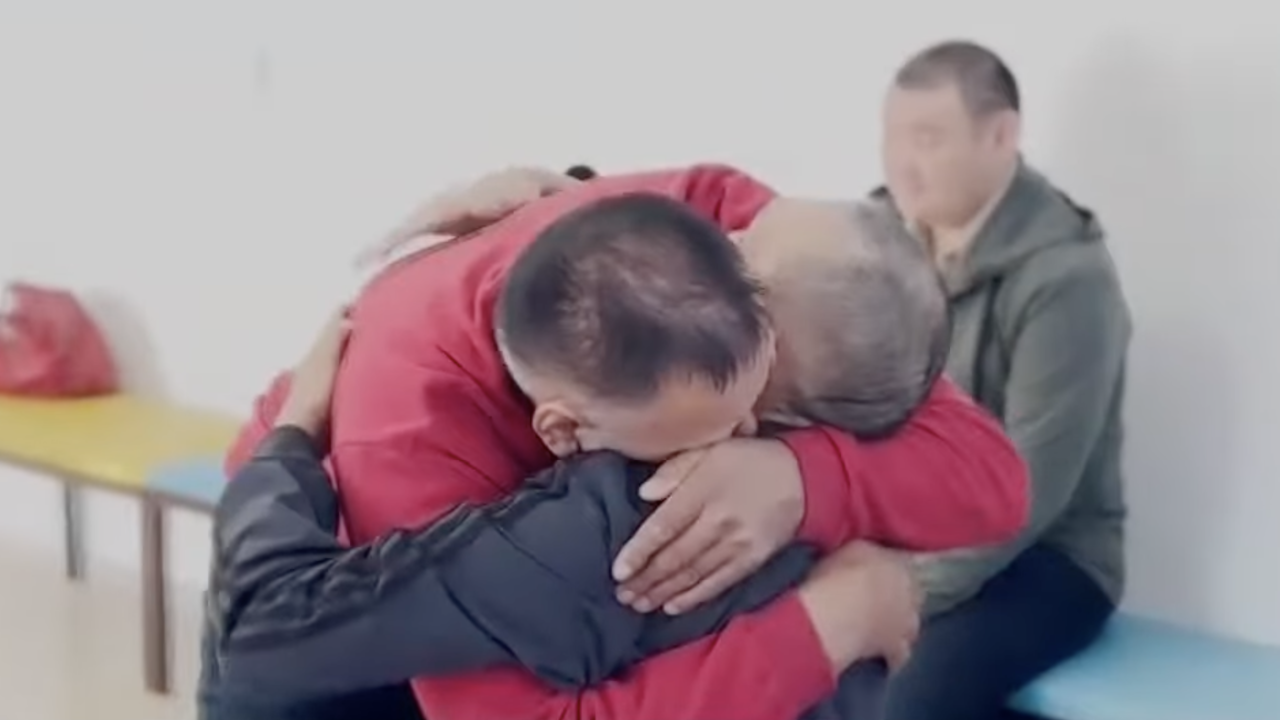 Балалықта ажыраған бауырлар 54 жылдан кейін Оралда табысты (ВИДЕО)