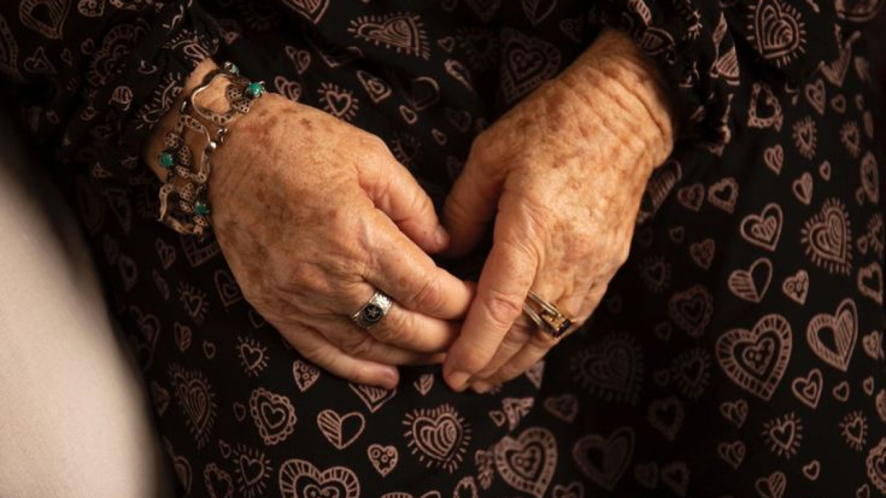 Астанада ер адам ауыр науқас анасын тұншықтырып өлтірген