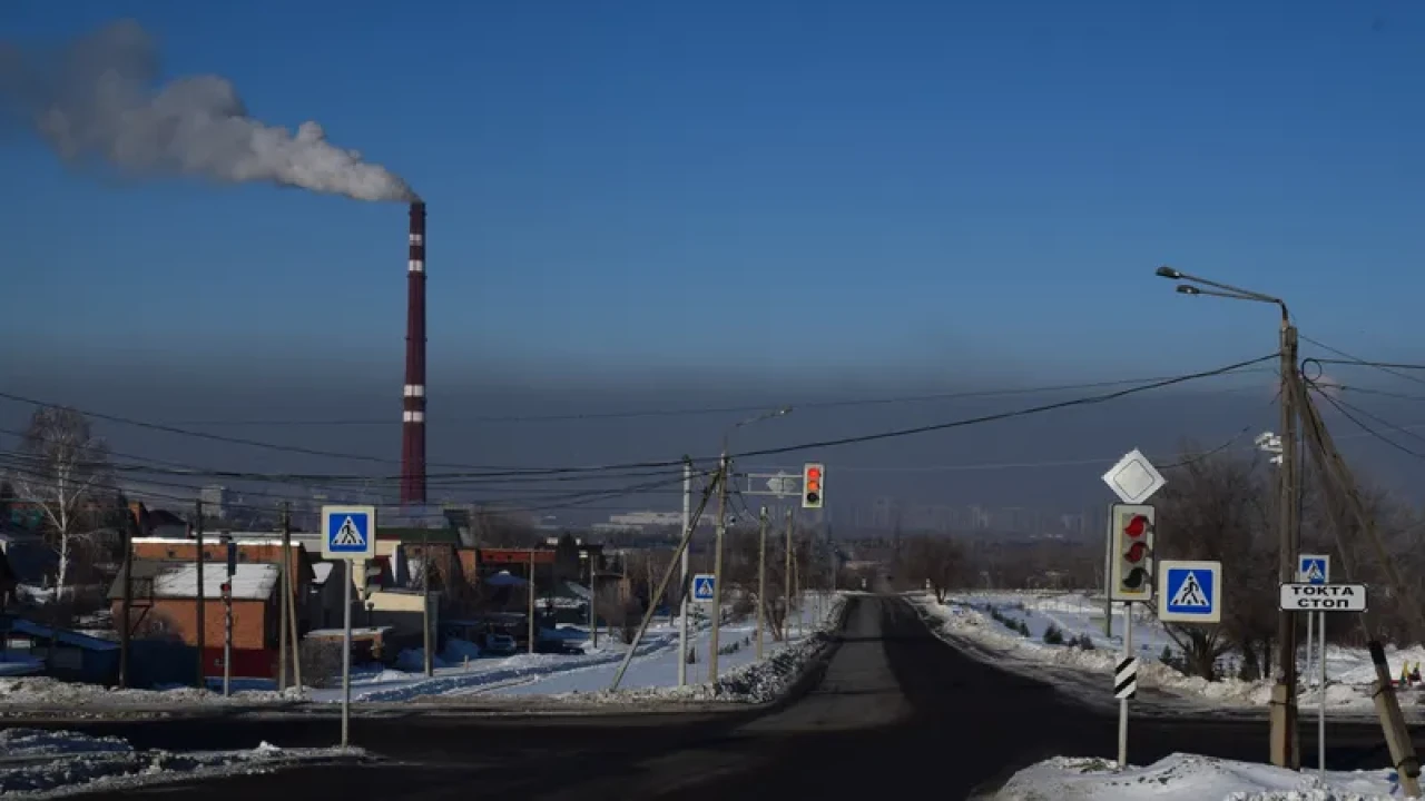 Өскеменде экологиялық жағдайға байланысты барлық мектеп оқушылары қашықтан оқиды