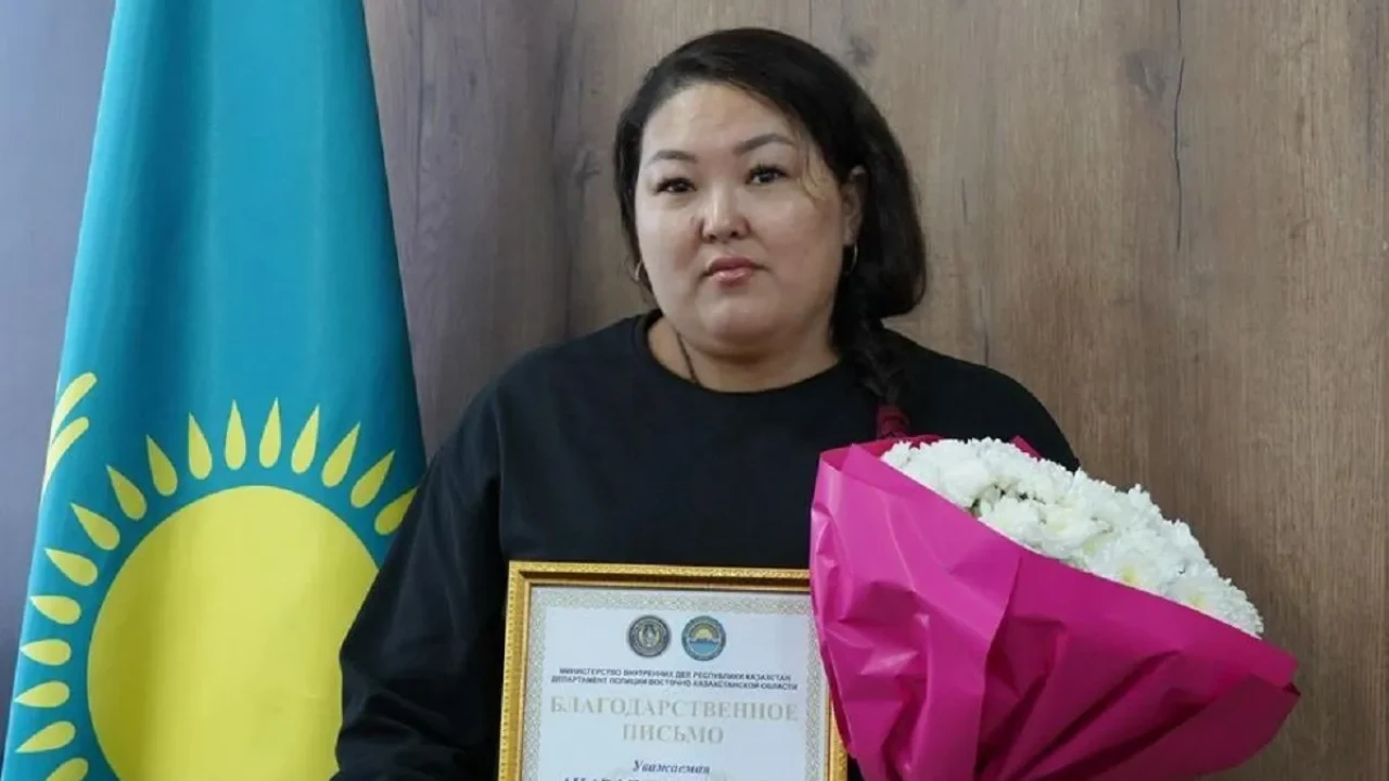 Өскемендік тұрғын зейнеткерді алаяқтарға үш миллион теңге аударып жіберуден құтқарып қалды