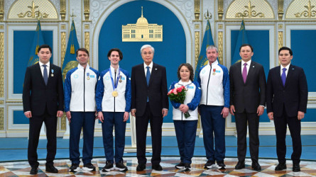 Токаев наградил олимпийского чемпиона Михаила Шайдорова