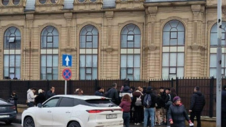 Мектеп оқушысы әкесінің мылтығымен мұғалімді атып тастады