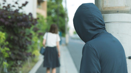 Алматыда ер адам бұрынғы әйелін аңдығаны үшін жазаланды
