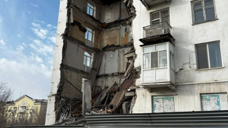 Балқашта тұрғын үйдің подъезі құлап кетті