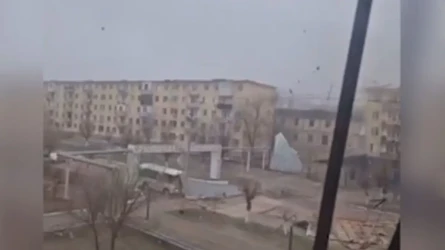 Жаңатастағы жел көпқабатты үйлердің шатырын жұлып әкетті (ВИДЕО)