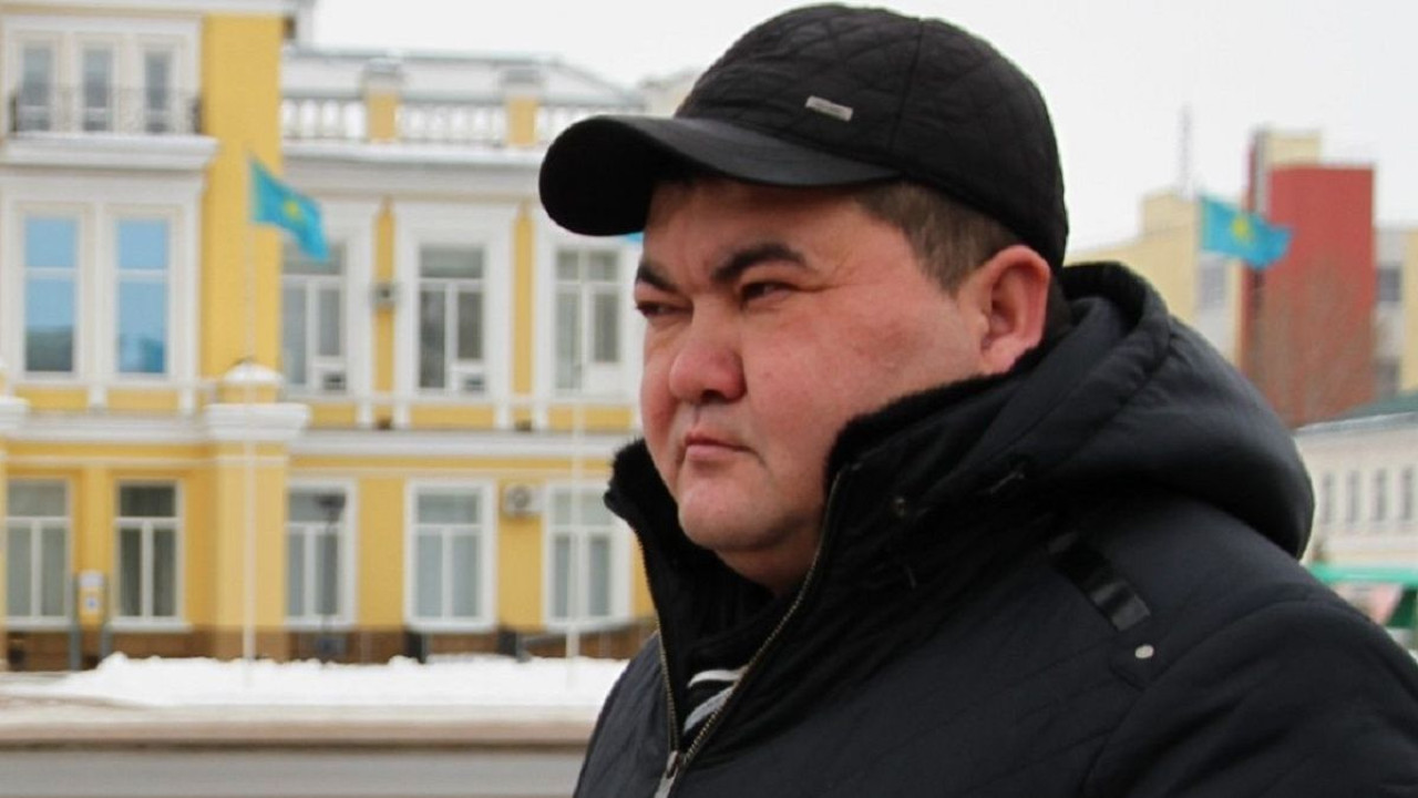 Оралда блогер әкімдерден ақша бопсалаған