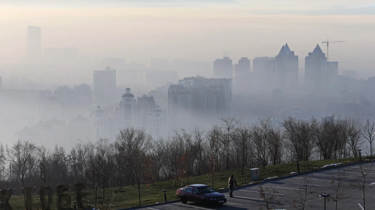 Качество воздуха ухудшится в 10 городах Казахстана