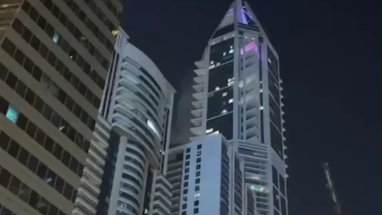 Дубайда дрон сынықтары көлікке құлап, жүргізуші қаза тапты