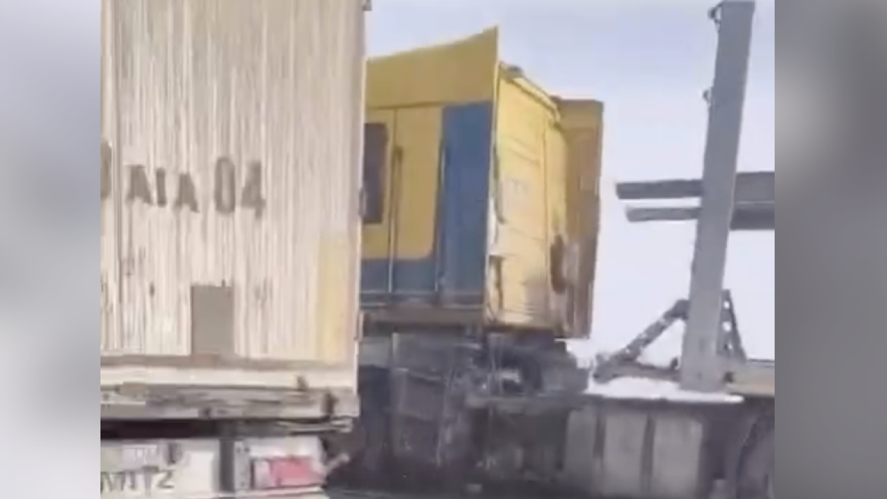 Ақтөбе облысында жүк көліктері соқтығысып, ірі жол апаты болды