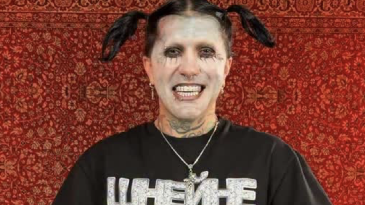 Қазақстандық рэпер Мәскеуде әдепсіз ән айтқаны үшін айыппұл төлеуге мәжбүр болды