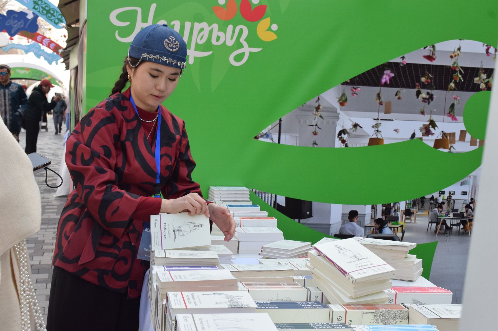 В Алматы прошел первый день книжного фестиваля KitapFest-2026