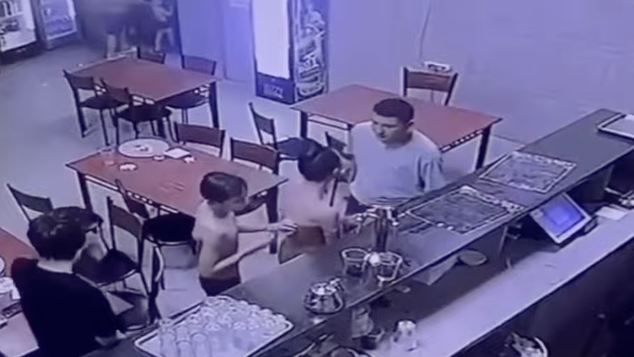 Қаскелеңде монша қызметкері 13 жастағы баланы ұрып-соқты