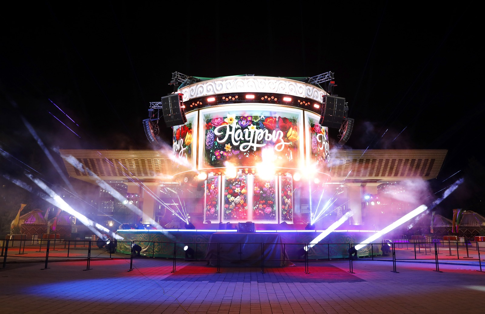 Робо-юрта, Digital 360 и LED-тоннель: Алматы по-особенному готовится к Наурызу