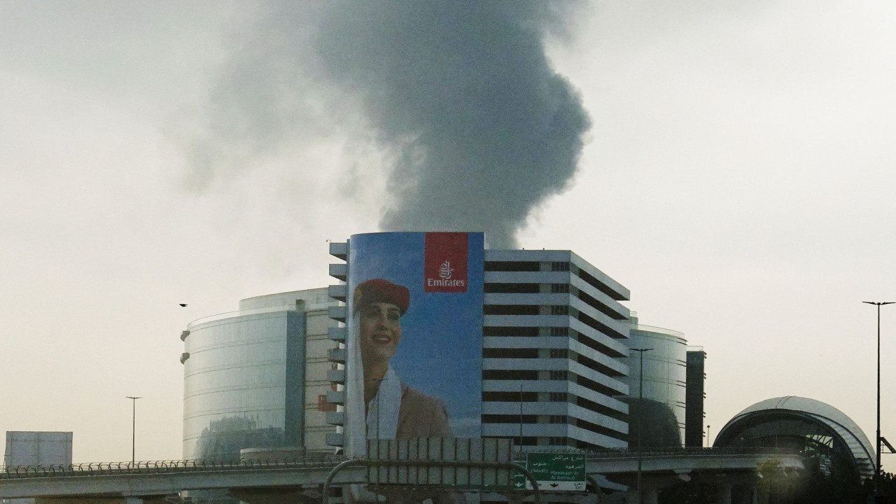 Дубай әуежайында дрон шабуылынан кейін рейстер тоқтады