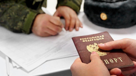 Ресейде әйел телефонындағы құпия құжаттар үшін азаматтығынан айырылды