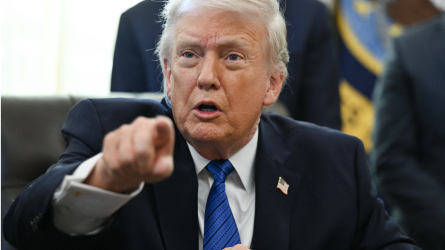 Трамп заявил о намерении вмешаться в смену власти в Иране