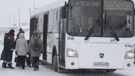 В Актюбинской области водитель рейсового автобуса высадил пассажиров в степи