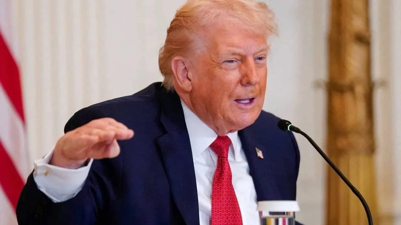 Трамп Иранның мұнай өндірісі мен Харк аралын толықтай жоятынын айтты