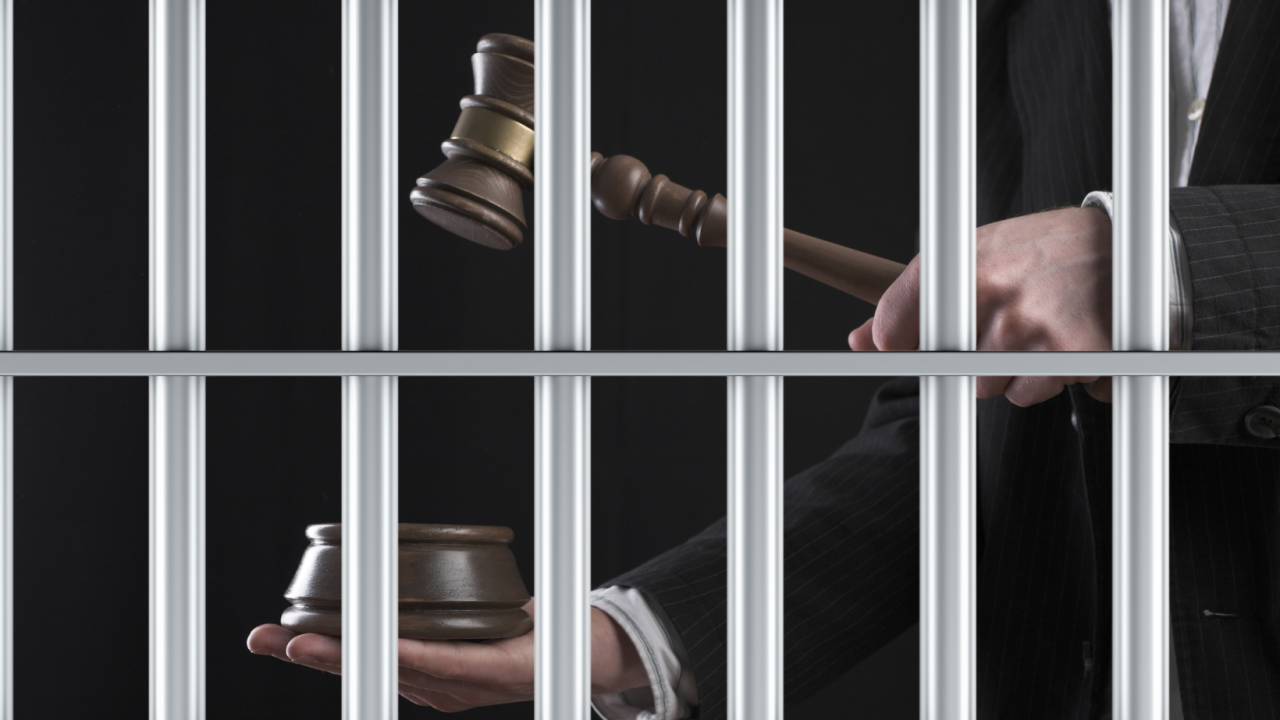 Павлодар облысында сот қызметкерлері табысын толық жасырған