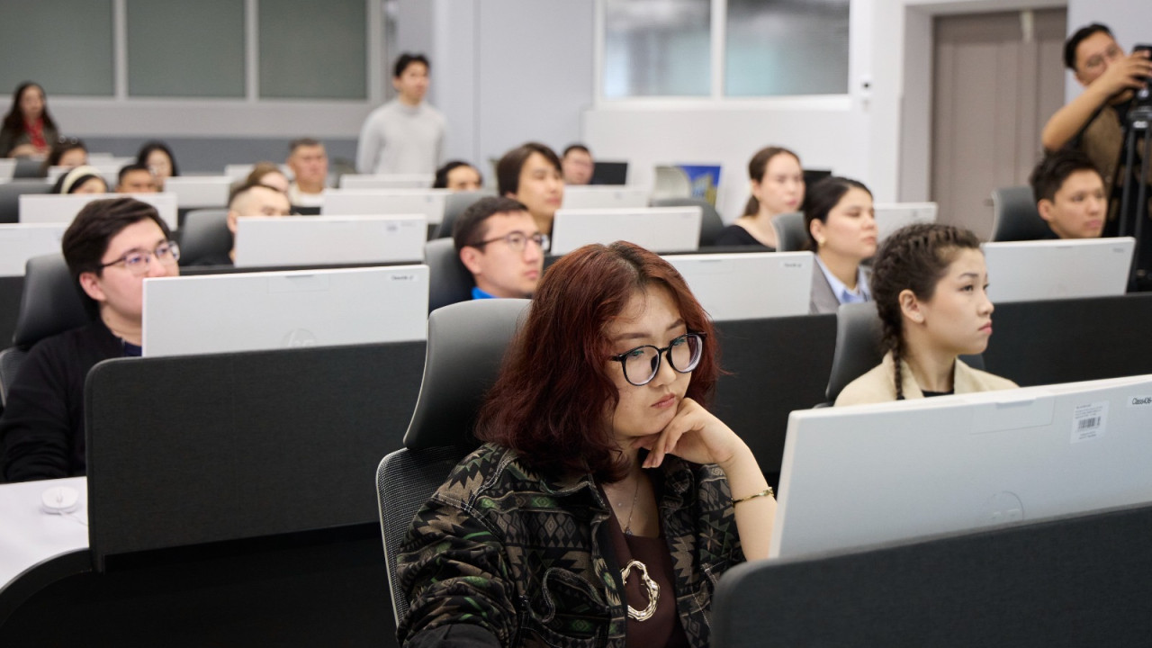 MNU намерен обучить более тысячи казахстанцев навыкам в области ИИ