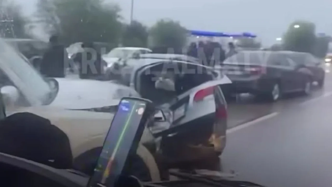 В Алматинской области произошло массовое ДТП с участием пяти автомобилей