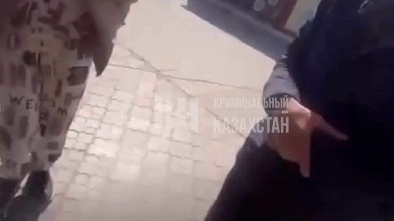 Семейде қыздарға тиісіп, зорлау туралы айтқан ер адам ұсталды (ВИДЕО)