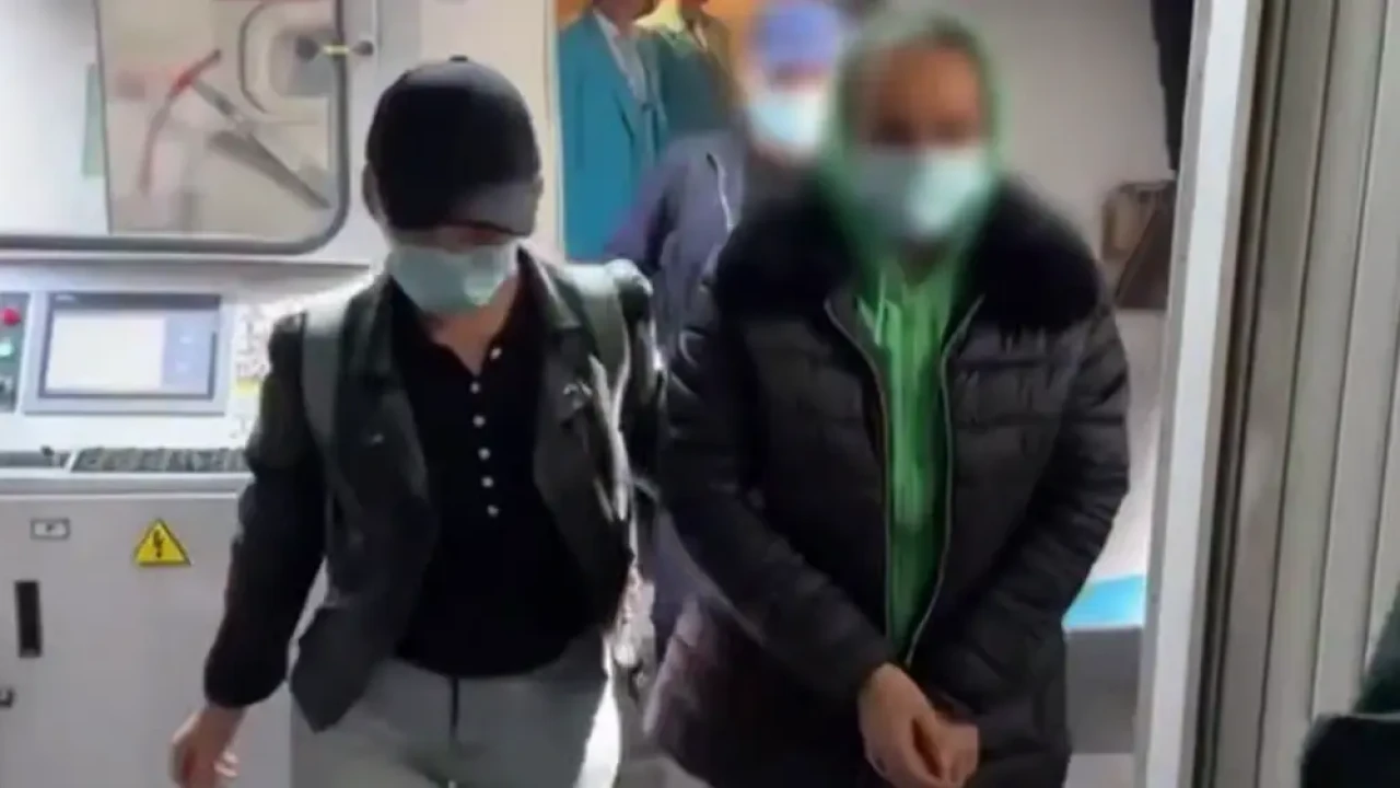 Греция экстрадировала в Казахстан бухгалтера, подозреваемую в хищении 230 тысяч долларов