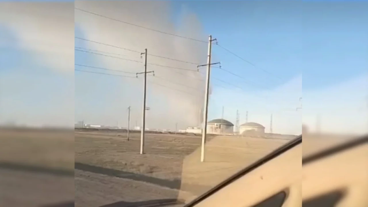 Атырау тағы да тұншықты: қоқыс полигонында өрт шықты