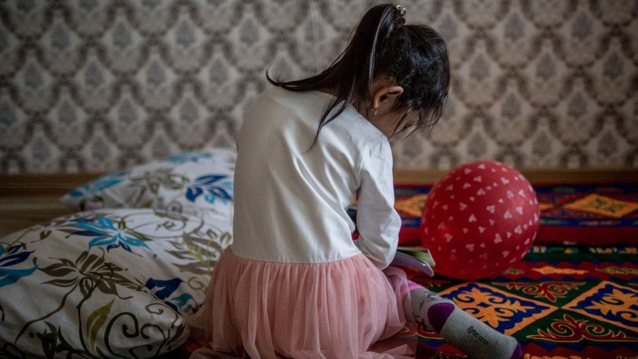 Шымкентте өз қызына бірнеше жыл зорлық көрсеткен ер адам өмір бойына сотталды