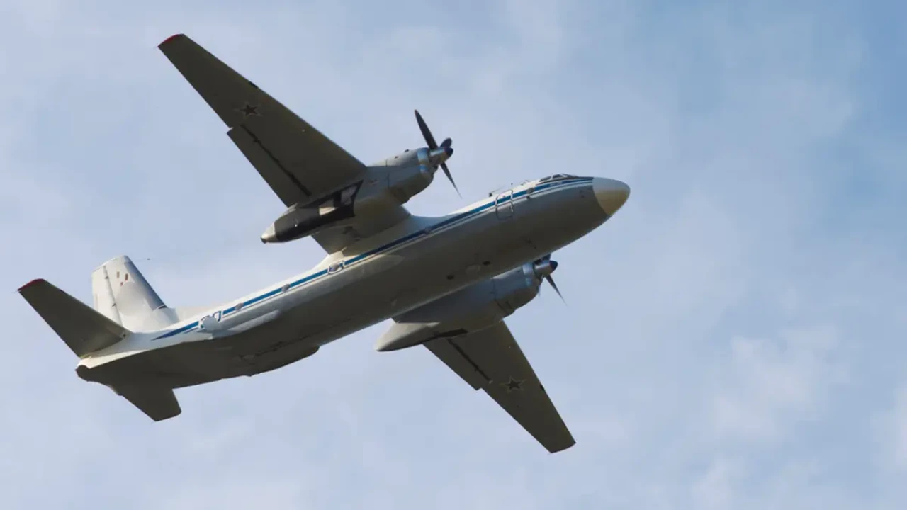 Российский военно-транспортный самолет врезался в скалу, все погибли