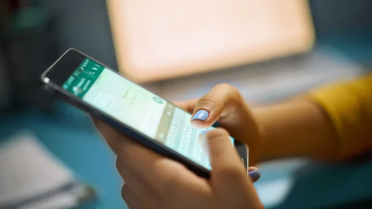 Шымкентте әйел WhatsApp чатта өзін балағаттаған көршілерін сотқа берді