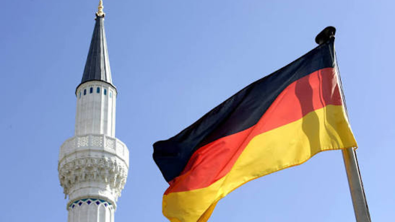 Қасиетті дініміз Еуропаның төріне шықты: Германияда тұрақты азан айтыла бастады