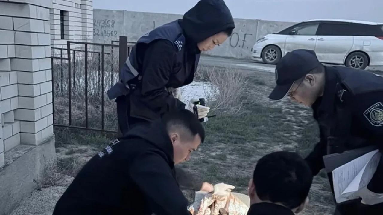 Атырауда қабірден қару шықты