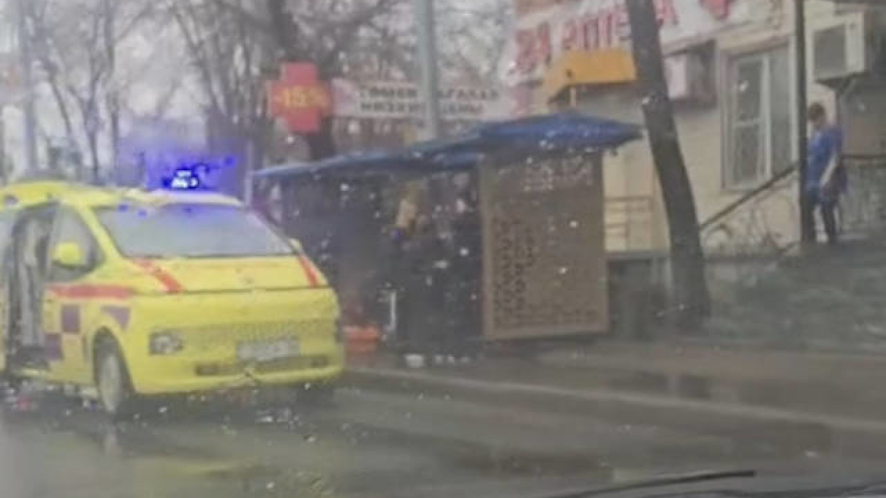 Өскеменде аялдамада ер адам кенеттен көз жұмды