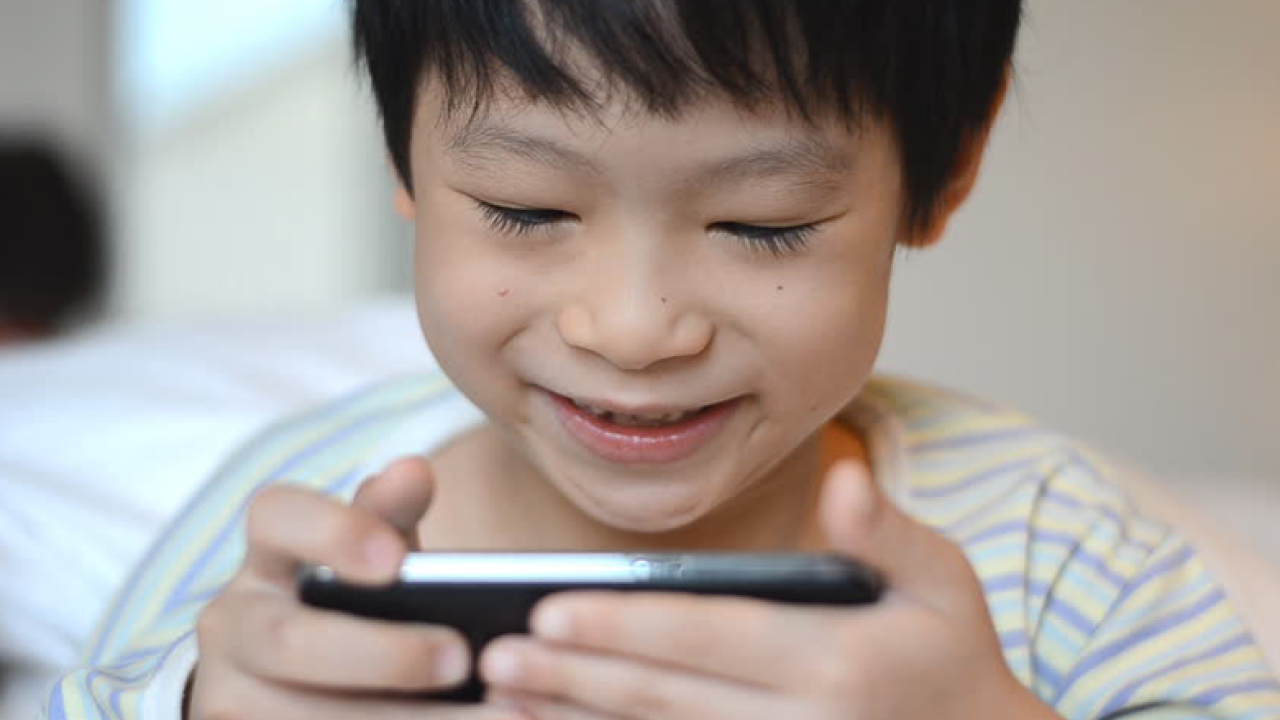 Әлеуметтік желі баланың миын «өшіре» ме? Сарапшылар дабыл қақты