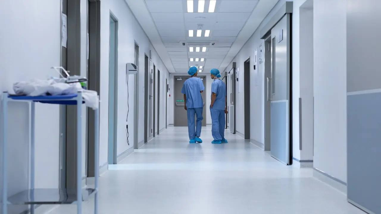 Под Карагандой перевернулся вахтовый автобус: десятки пострадавших