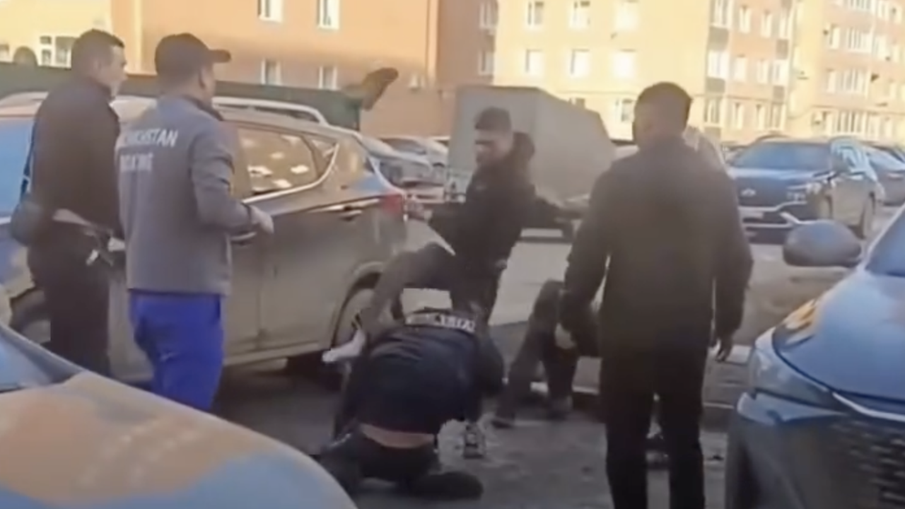 Қостанайда ескерту жаңаған полицей соққыға жығылды