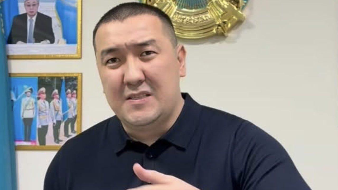 Алматыда заңгер-блогер Әділетхан Молдахан екі айға қамауға алынды