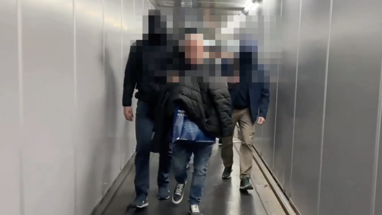 10 жыл бойы іздеуге жүрген алаяқ Германиядан елге жеткізілді