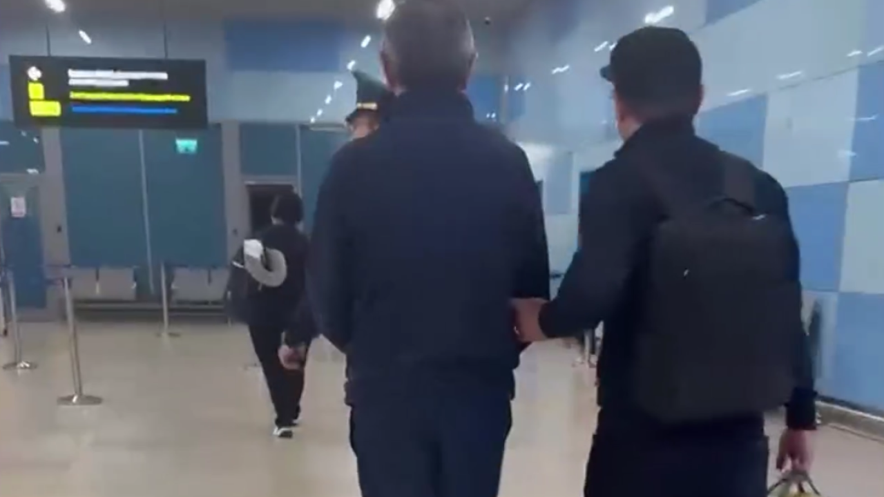 Сбежал за границу, но не скрывался: казахстанца вернули на родину по делу о 4 млрд тенге