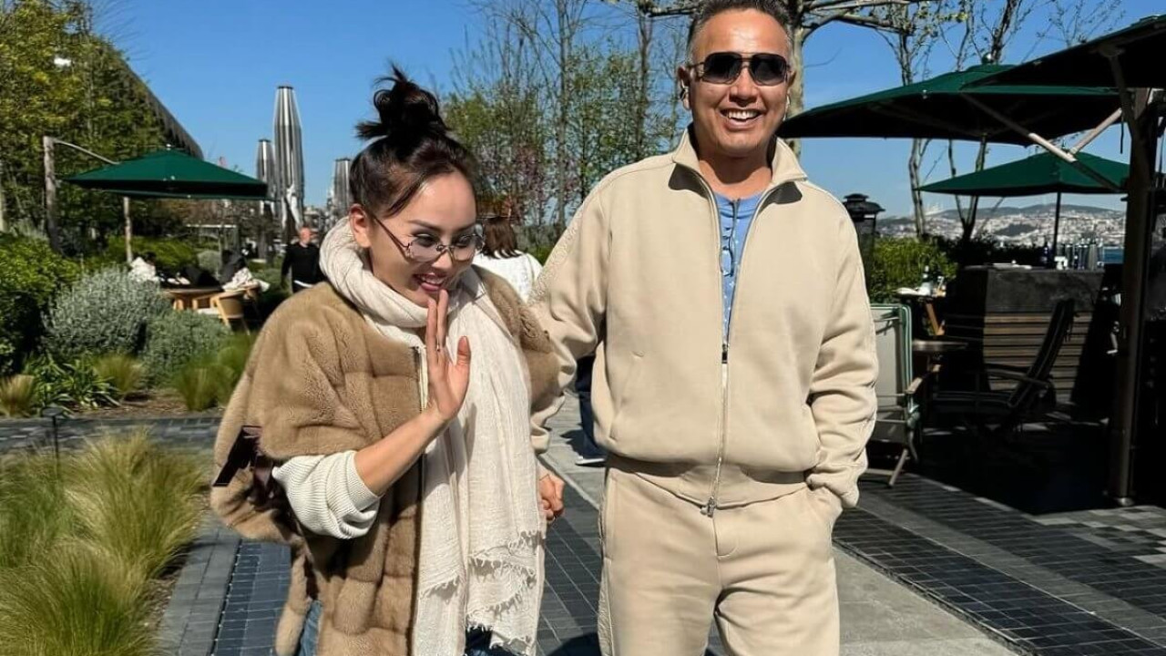 «Әдеттегі таң»: Баян Алагөзова отбасылық видеомен елді сүйсіндірді (ВИДЕО)