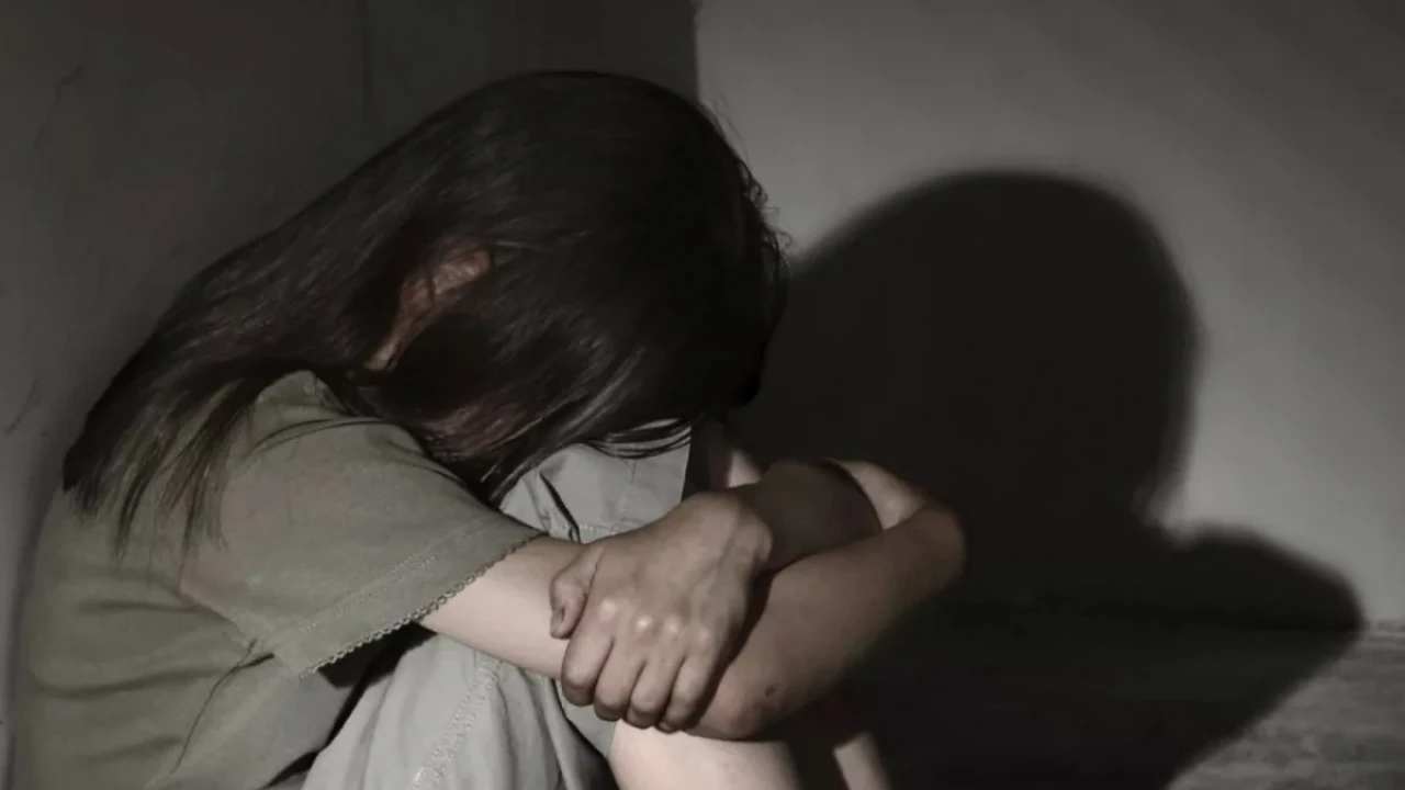 Алматыда ВИЧ жұқтырғанын біле тұра 13 жасар қызды зорлаған ер адам сотталды