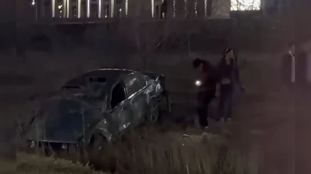 Қарағандыда түнгі жол апаты: Үш көлік соқтығысып, бес адам зардап шекті