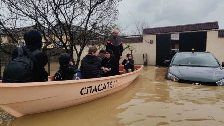 В Махачкале и Дербенте затоплены улицы и дома