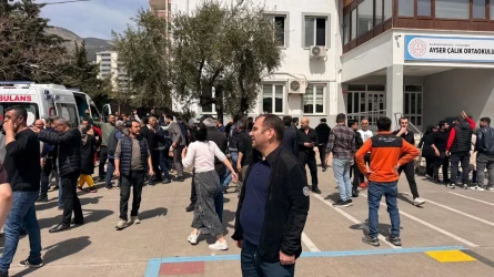 «Сөмкесінде 5 тапанша болған»: 8-сынып оқушысы 9 адамды атып тастап, өзіне қол жұмсады